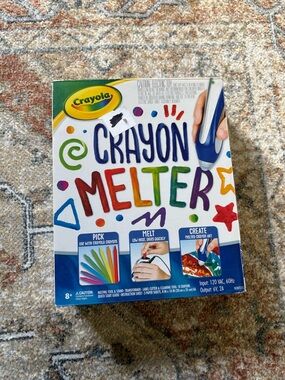 Crayola Crayon Melter Art Kit